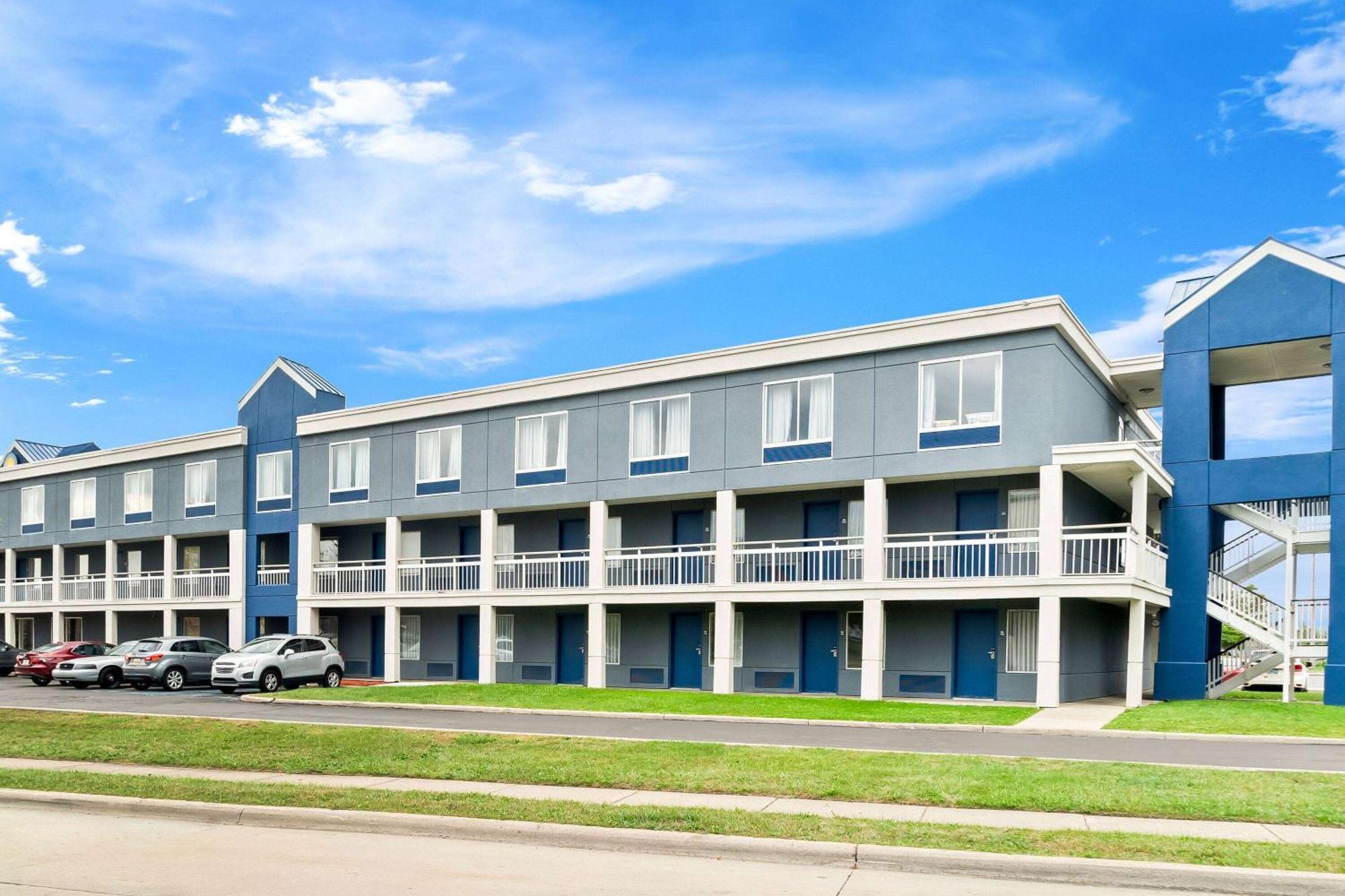 Days Inn & Suites By Wyndham Warren Exterior photo
